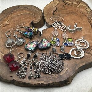 Earrings Women’s 11 pair Pierced Silvertone Rhinestone Wood Glass Hearts Retro